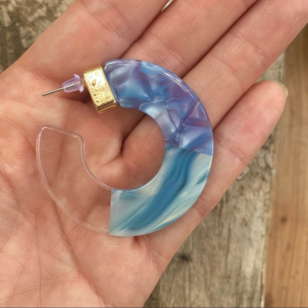 🌊Anthropologie Blue Tide Tara Resin Hoop Earrings 🌊 - Picture 5 of 6